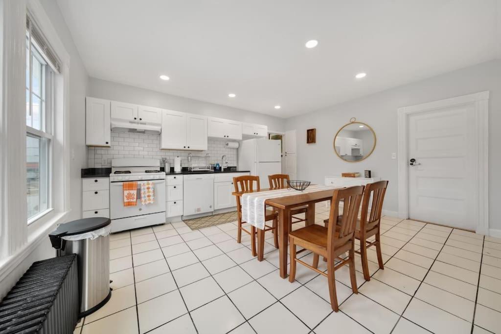 5Br 2Bh Bright & Spacious Apt In Brighton Boston Habitación foto