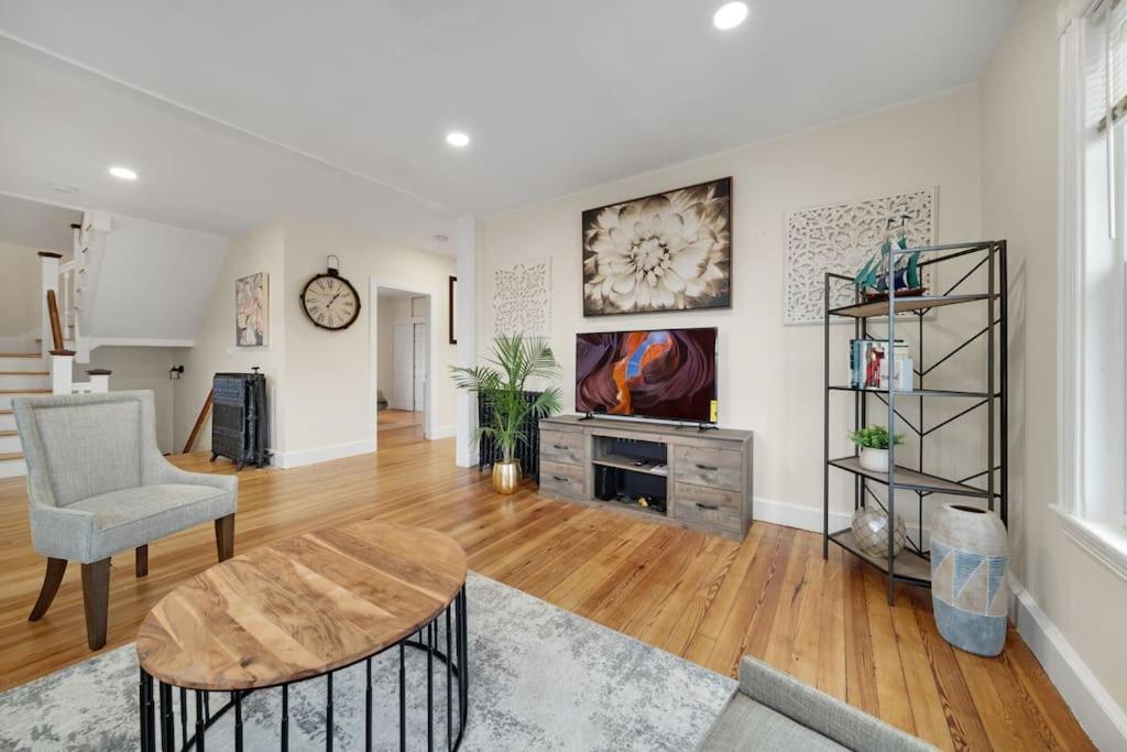 5Br 2Bh Bright & Spacious Apt In Brighton Boston Habitación foto