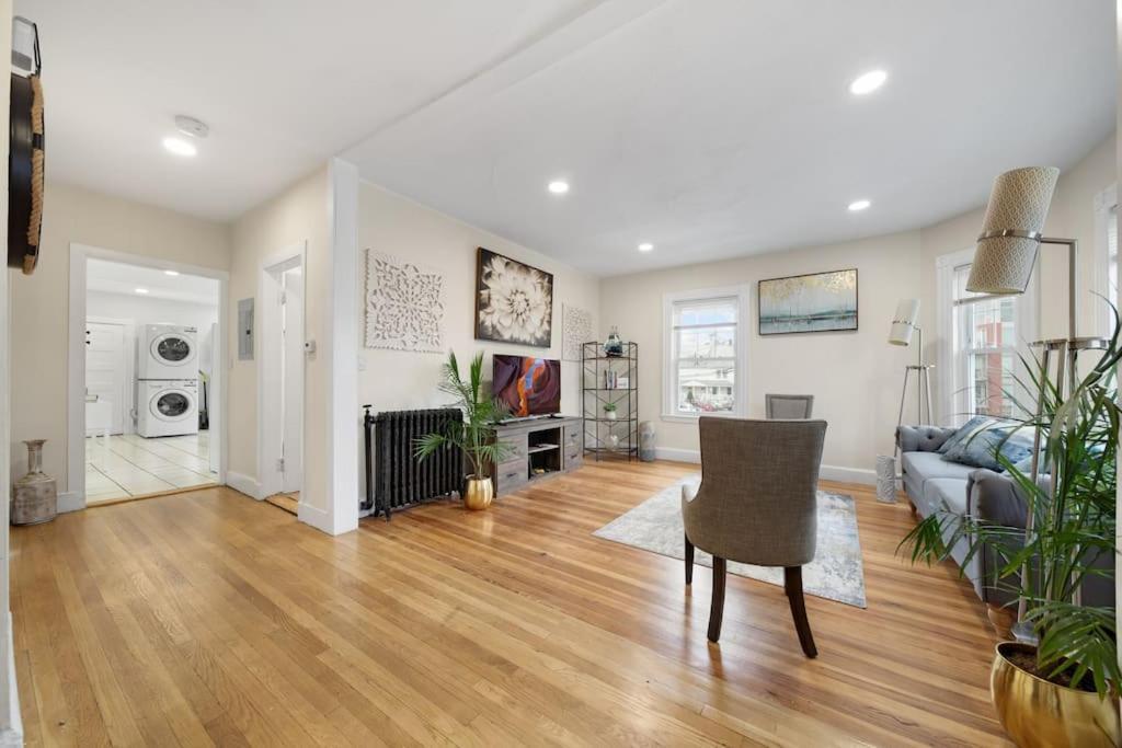 5Br 2Bh Bright & Spacious Apt In Brighton Boston Habitación foto